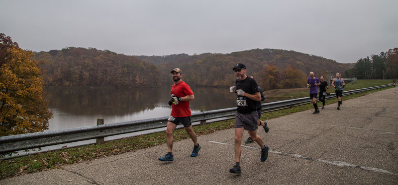 Crossing the dam in front of Burr Oak Lake on the way to the mile 10 aid station