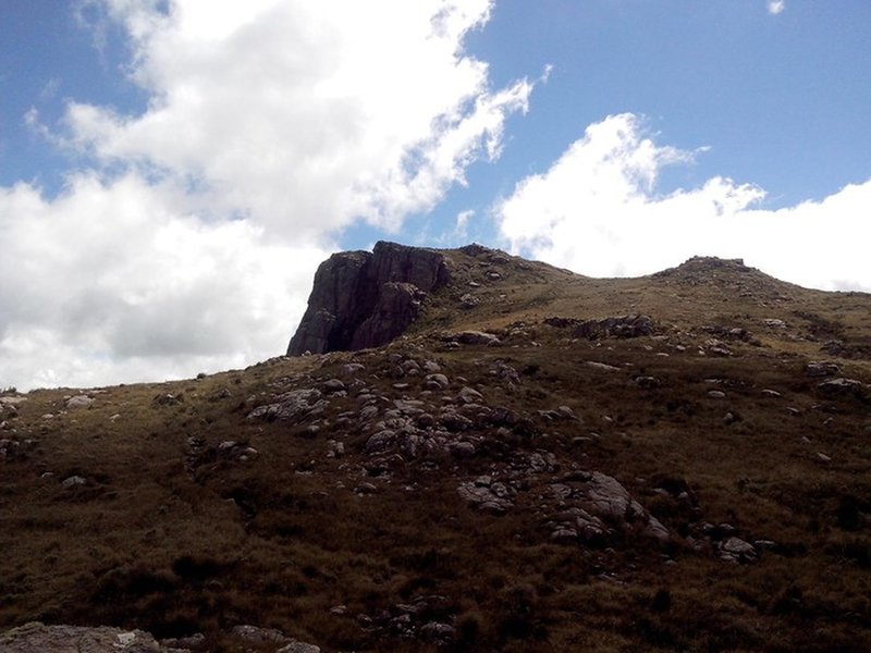 Pedra do Altar seen from the trail