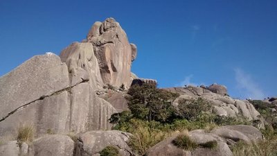 Prateleiras Peak seen from it basin