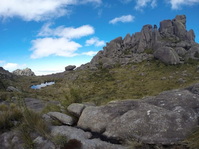 Prateleiras Peak and apple rock