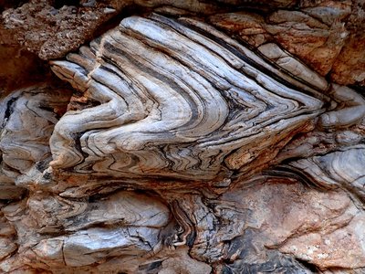 Truly convoluted rocks near the short dry falls