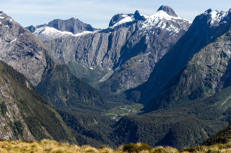 A closer look into Green Valley from Mackinnon Pass