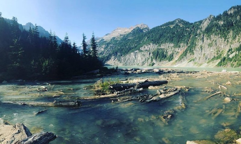 After a late start and a never ending staircase, I set my eyes on the remarkable Blanca Lake.