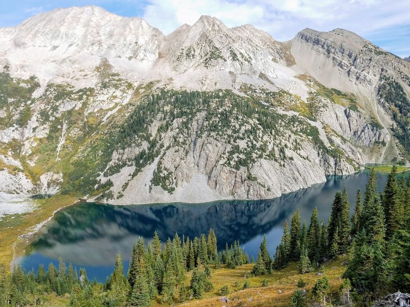 One of the many amazing high country lake views found on the Four Pass Loop.