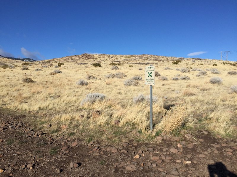 Trail signage showing intersection of upper and lower loop