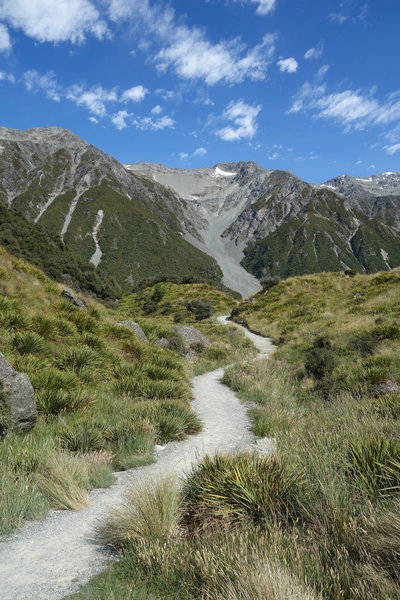 The Tasman Glacier track gives the impression that it might become steep before turning left