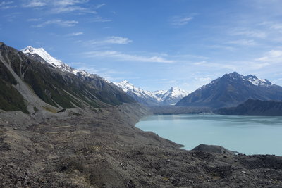 Lake Tasman with snowcapped Aoraki / Mt. Cook at the left, followed by Mt. Haidinger, Graham Saddle, De La Berche, the Minarets, and Novara Peak and Mt. Johnson (left bump).