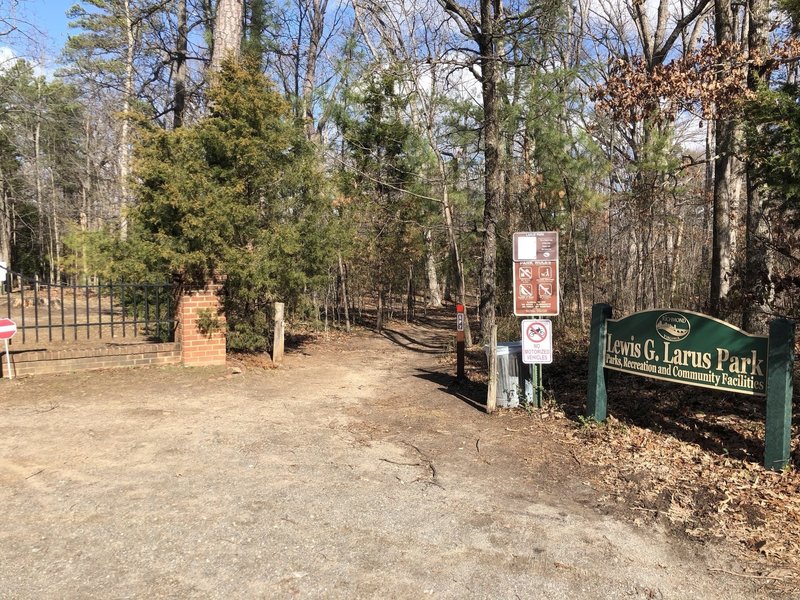 Trailhead entrance at Sabot Stony Point Elementary.