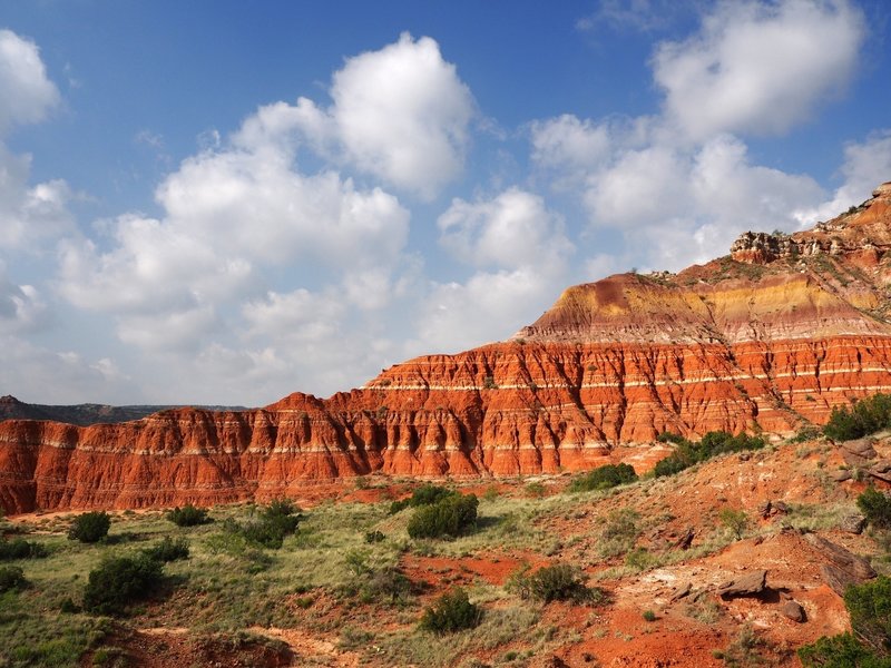 More colorful cliffs along the trail