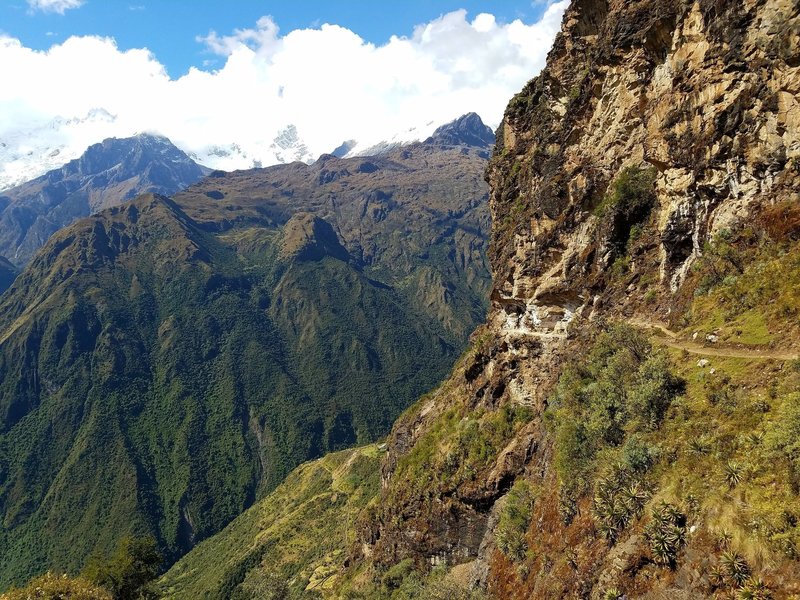 Continuing towards Yanama along a sketchy trail carved into the mountainside