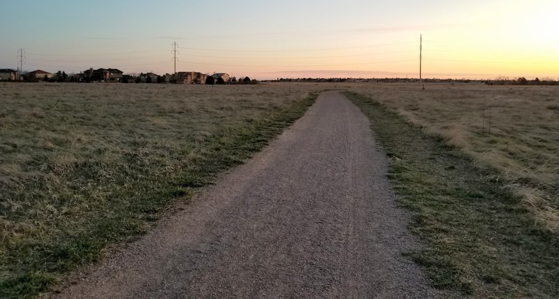 Here we're looking eastward. The hard-packed pea-gravel surface is a pleasure to run/walk on. The entire trail looks basically like this (except that when you look west you see the awesome view!).