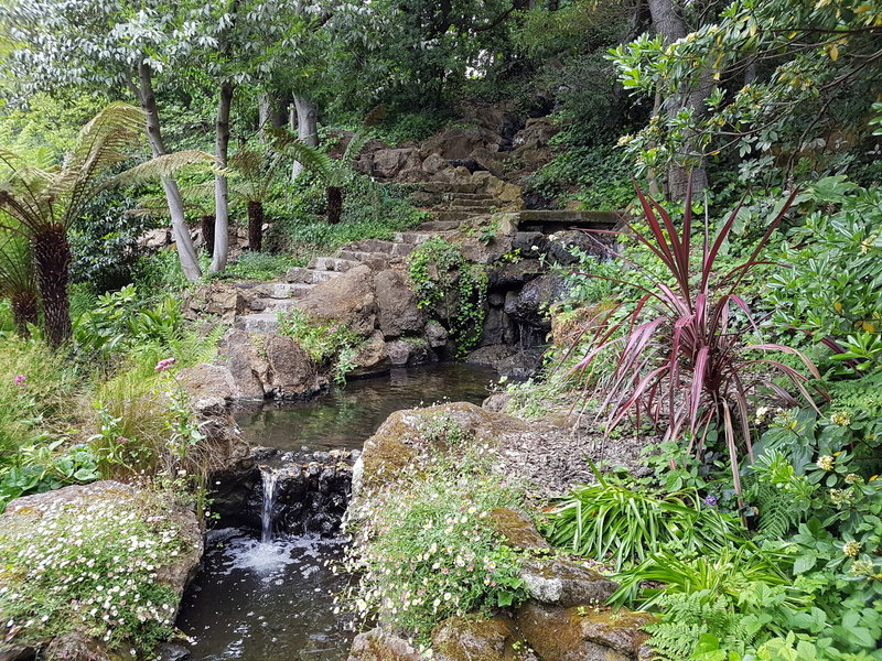 Water and garden next to the Beach House