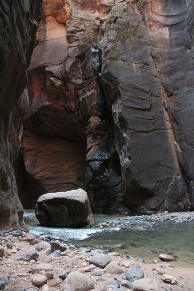 Hiking through the Narrows, capturing all the rock formations