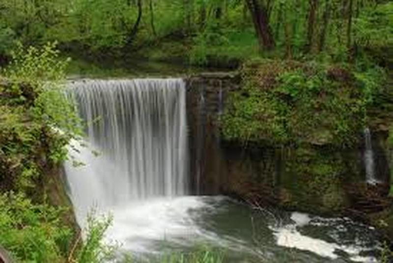 Cedar Cliff Falls