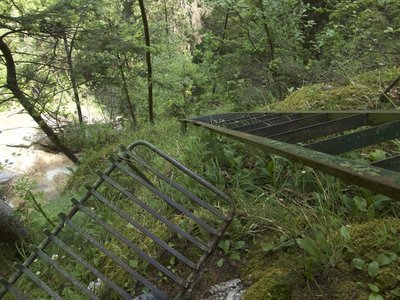 Climbing lader and footsteps