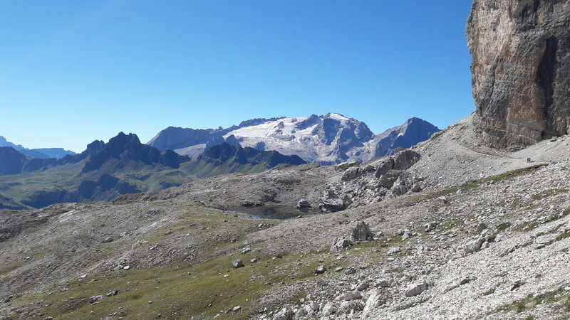 Il sentiero verso il Boe, dal rifugio Kostner.  Boe trail from Kostner hut