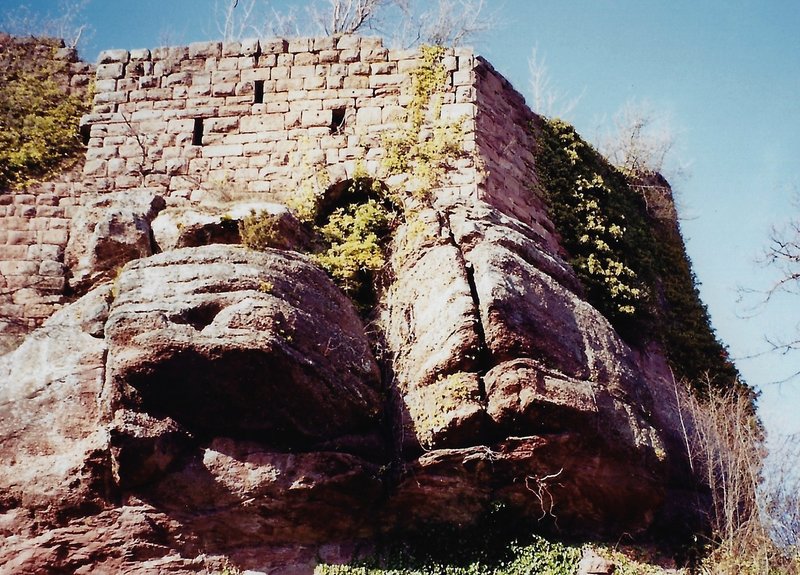 Winstein castle ruin from the trail