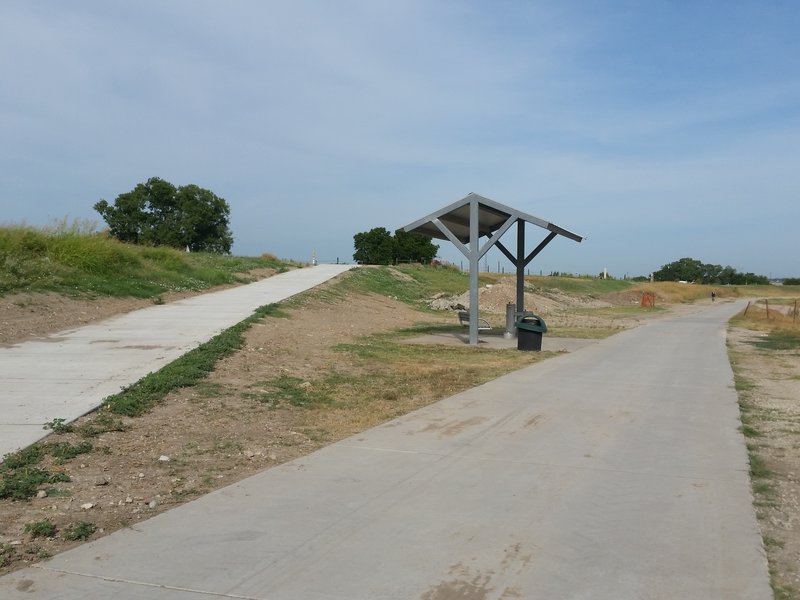 Delga Trailhead and the spur to Delga Park.