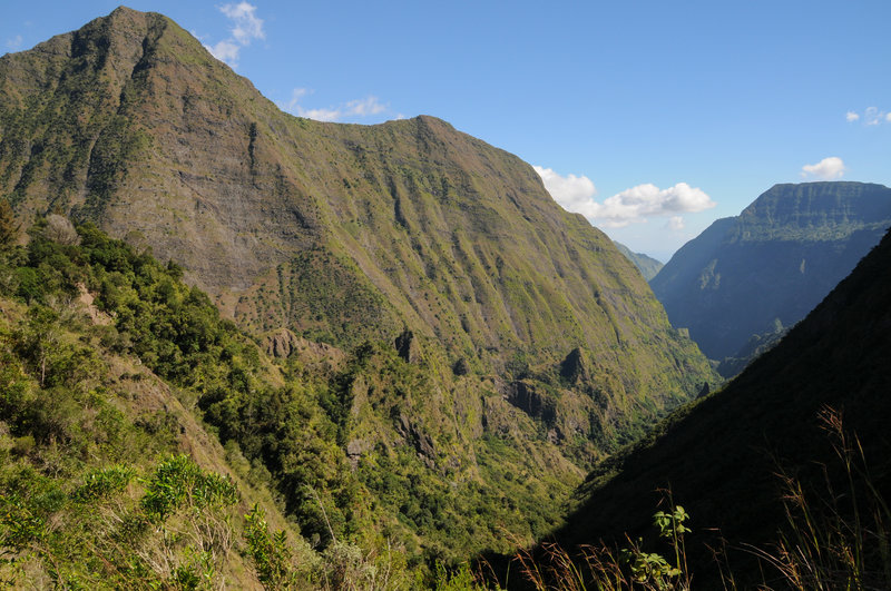 Excellent views of Piton Cabris and Dos d'Ane from the narrow ridge section of Sentier Augustave