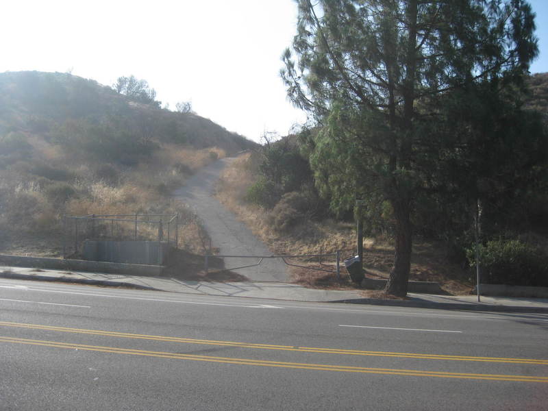 Palisades Trail Tampa Avenue trailhead