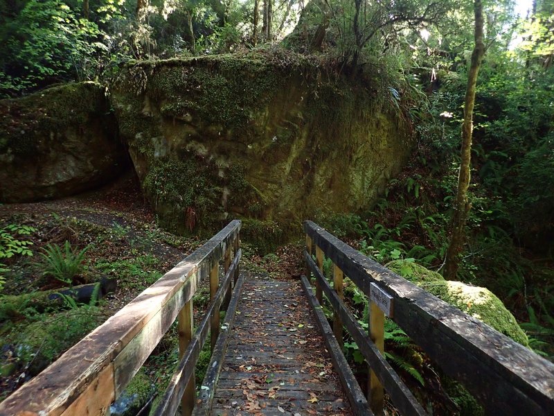 The giant rock at the east end of the Stonehouse Creek bridge