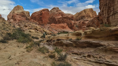 hiking Valley of the Fire