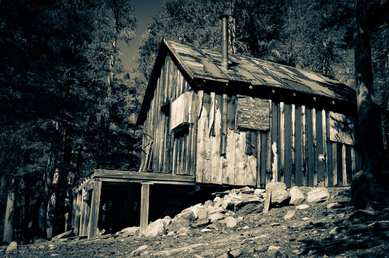 Remnants of the Mammoth Consolidated Gold Mine found near the start of the Heart Lake Trail.