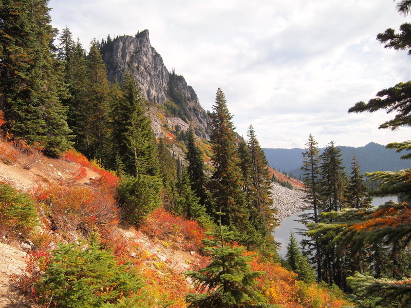 Lichtenberg Mountain and initial view of the lake