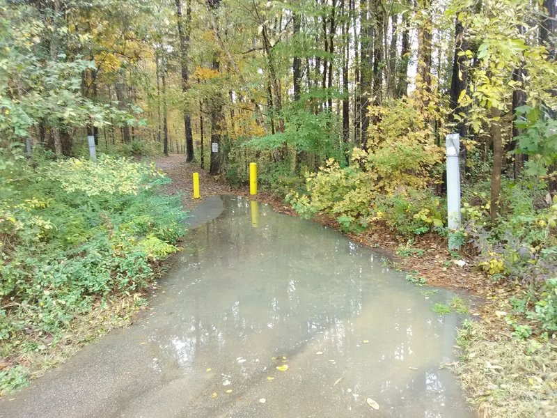 Trailhead into Whippoorwill Park