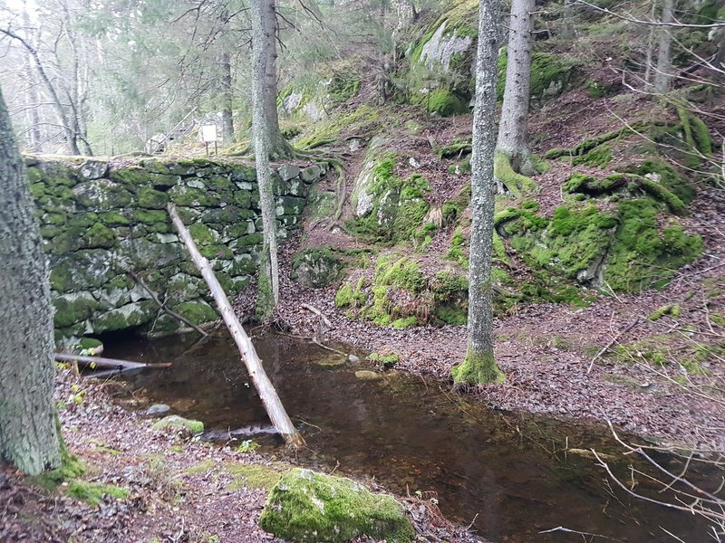 The old floodgate at the Lake Lanan.