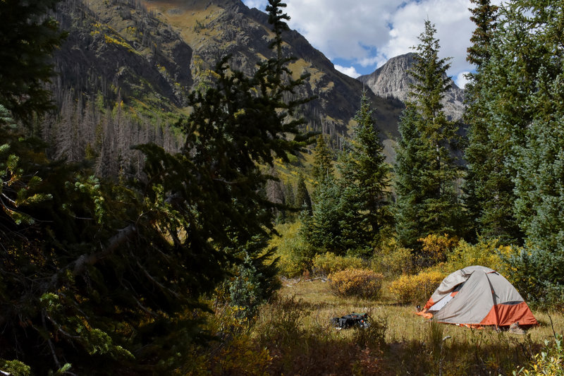 Camping is prohibited from ¼ mile south of the Emerald Lakes to ½ mile north. Here I am about 1 mile north of the lake.