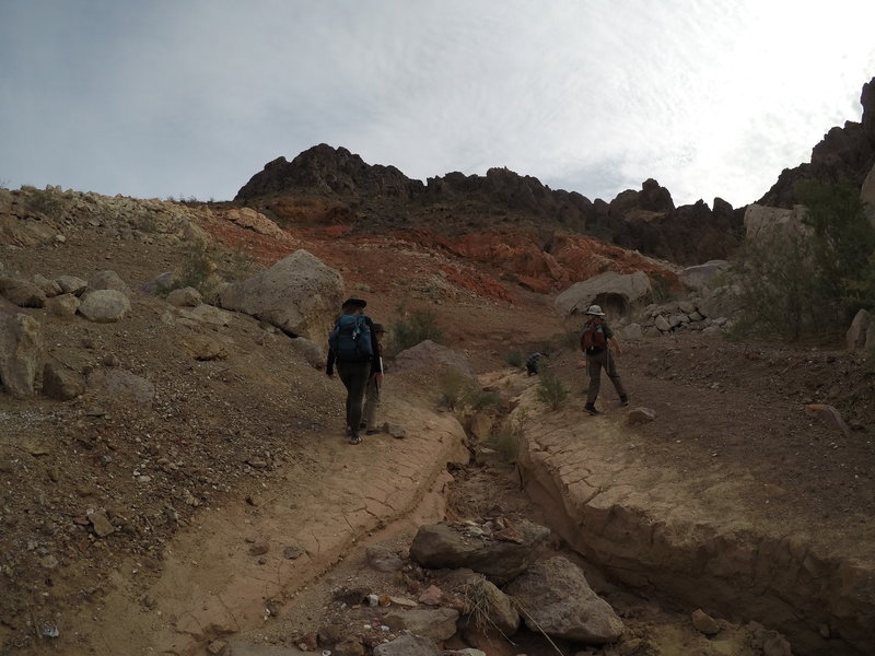 Hiking up the wash on the way to Dead Man's Arch.