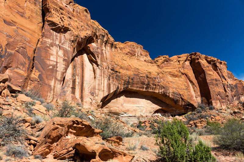 An arch in the canyon wall of Little Death Hollow