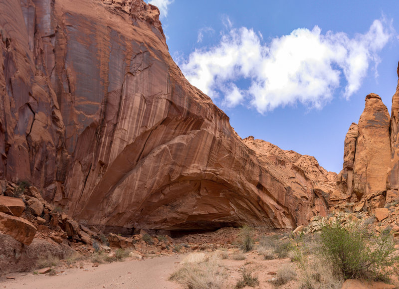 A forming arch in the canyon walls of Wolverine Canyon