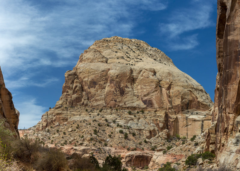 One of the huge Navajo Sandstone towers lining Grand Wash