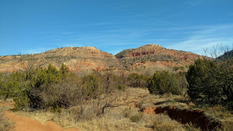Fortress Cliffs to the east, as seen from near the beginning of Kiowa Trail.