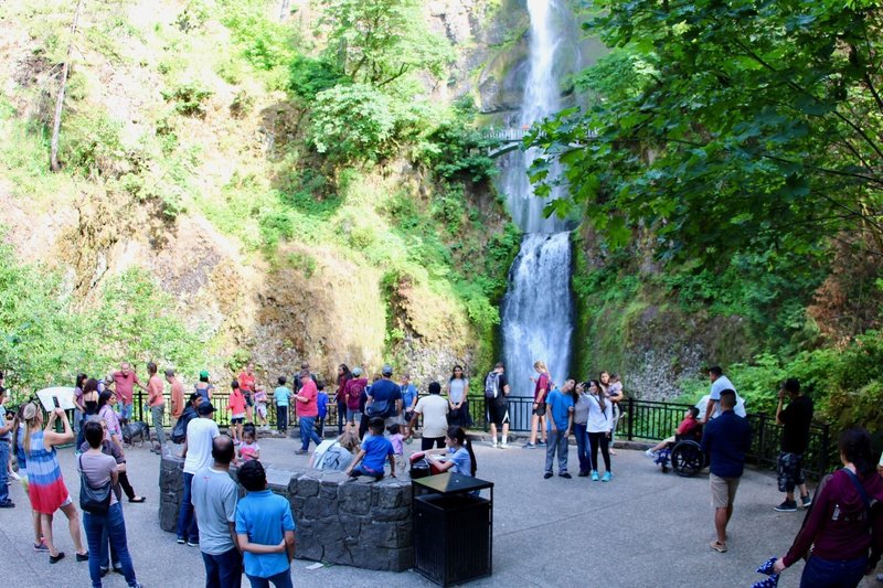 Crowd of tourists from view base of Multnomah Falls