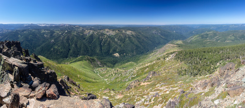 Far reaching views from Sierra Buttes Fire Lookout