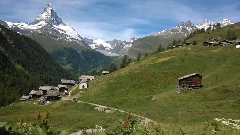 Halfway up: Eggen community with mountain huts/restaurants.