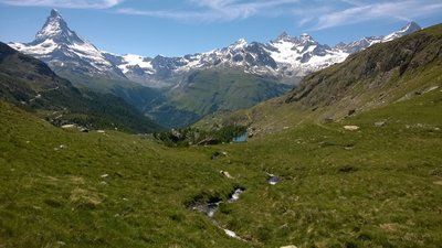 Matterhorn and Grinjesee from the trail to Stellisee