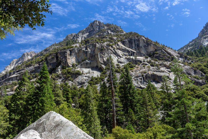 Towering mountains on either side of the trail up the South Fork Kings River