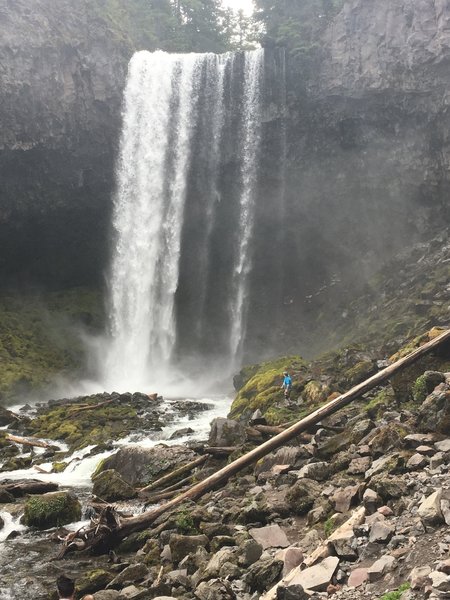 This gives the scale of the falls as you can see my husband in a blue T-shirt at lower right.