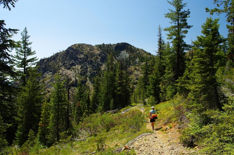 Descending to Azalea Lake beneath Figurehead Mountain