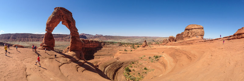 A panoramic view of Delicate Arch.