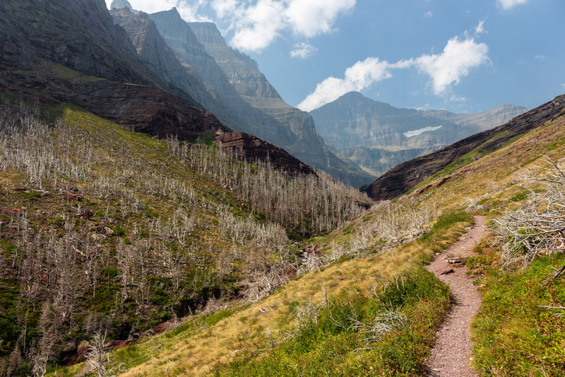 Matahpi Peak slowly emerging on the left on the ascent to Siyeh Pass