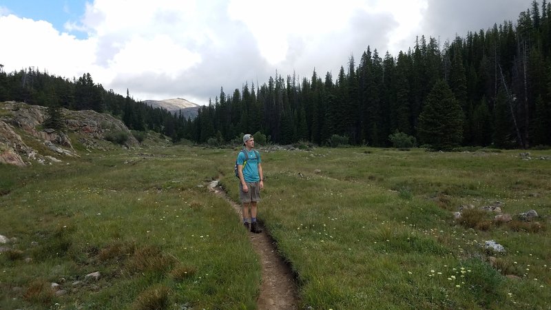 On the trail up to Twin Lost Lakes