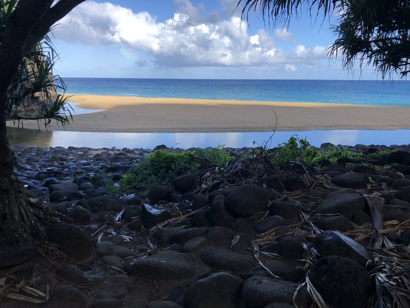 Hanakapia'i Beach - with the restrictions and permits after reopening in Jun 2019 the beach is completely vacant when we arrived - a rare occurrence