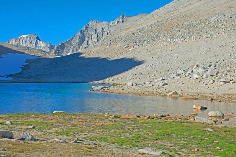 Summit Lake. Even in person, the distances are deceiving. The lake is actually 0.25 miles long and it is 0.5 miles to Mono Pass at the top of the snow bank.