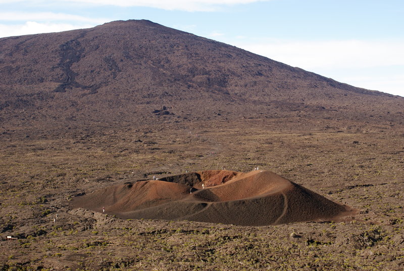 The Piton de la Fournaise with the Formica Leo in the foreground. Picture by B.navez, cc-by-sa-3.0,2.5,2.0,1.0.