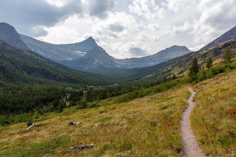 Flinsch Peak and Mount Morgan determine the background as you ascend to Pitamakan Pass